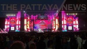 PATTAYA COUNTDOWN 2024: Fantastic Beach Celebration Draws Crowds at Pattaya Beach