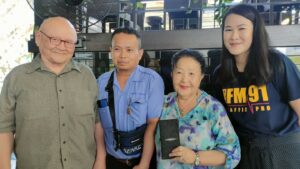Honest Taxi Driver Returns 100,000 Baht Lost by Mongolian Passenger in Bangkok