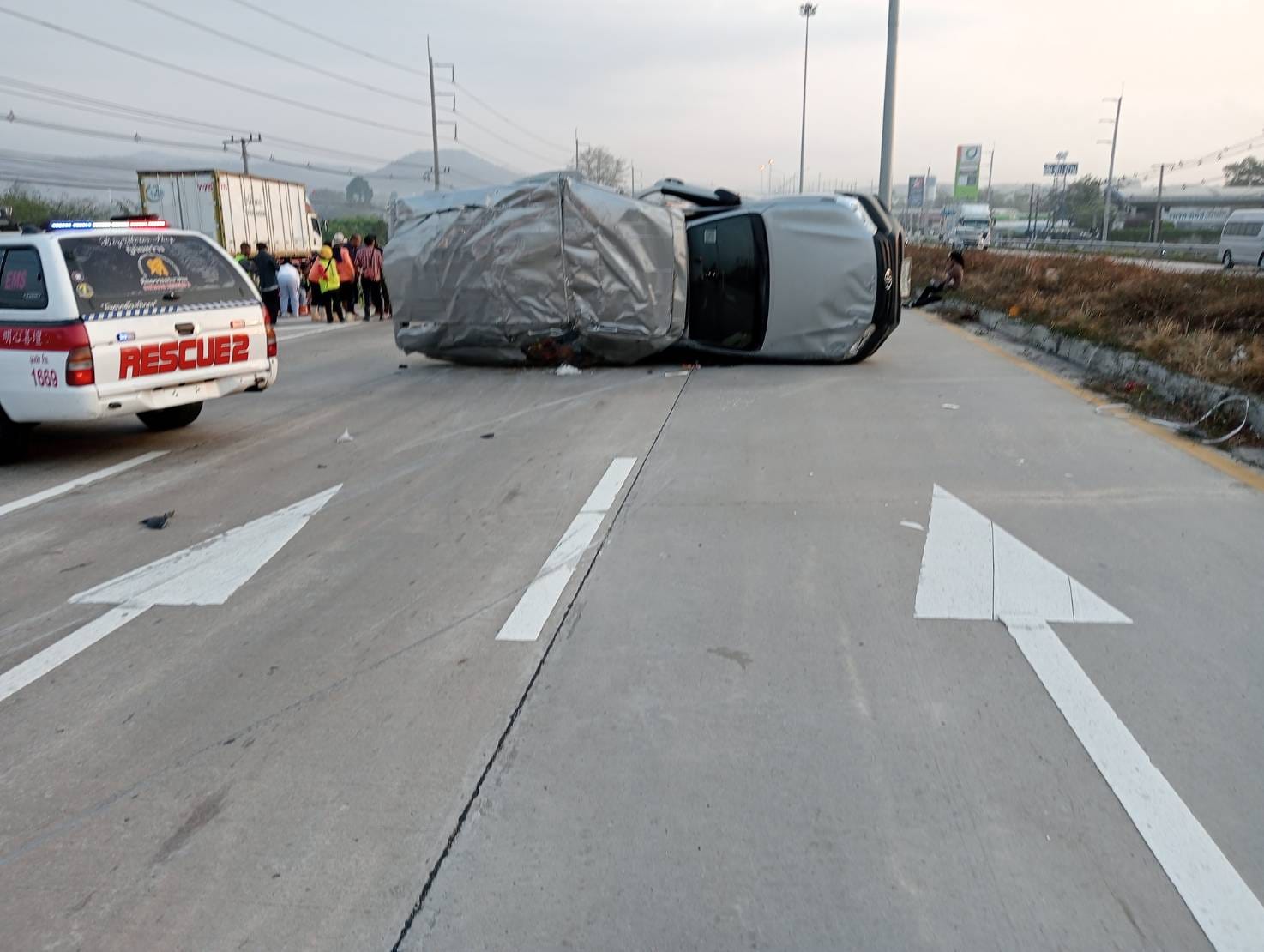 Pickup Truck Overturns on Elevated Highway, Injuring 23 Workers in Chonburi