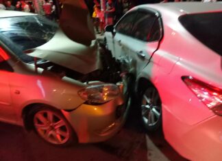 Una donna tailandese presumibilmente ubriaca provoca un incidente stradale sulla spiaggia di Jomtien