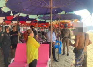 Two Foreign Tourists Arrested on Pattaya Beach for Refusing to Pay for Beach Chairs