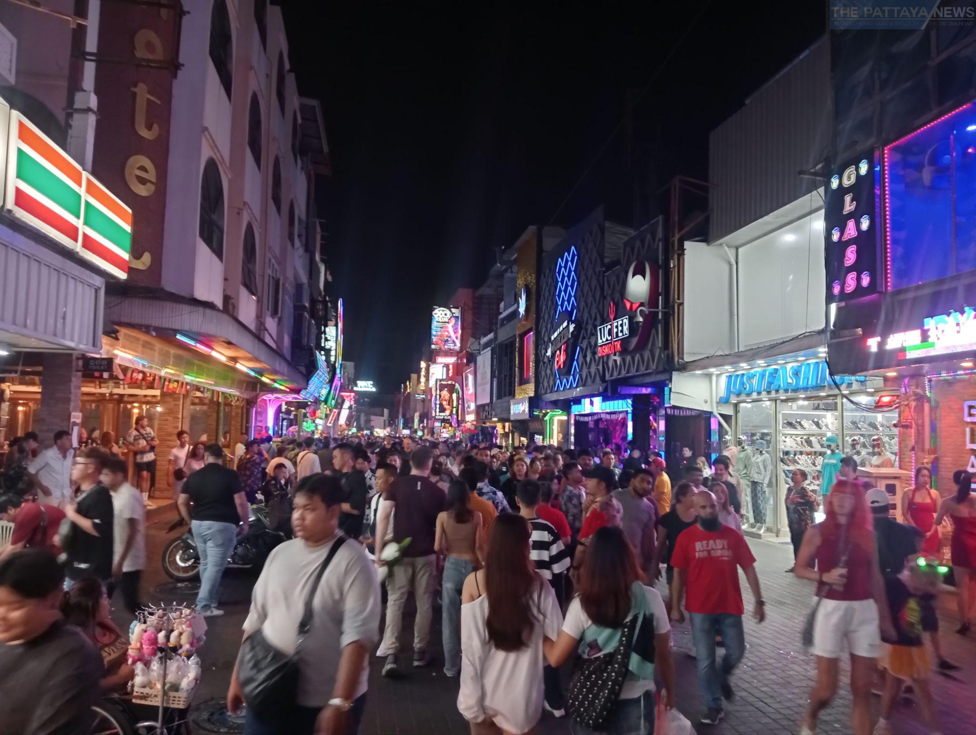 Pattaya Nightlife Sees Boom After Extended Operating Hours, Bars Want Entertainment Zones Expanded