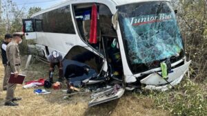 Coach Carrying 37 Malaysian Tourists Crashes in Kanchanaburi: Many Injured