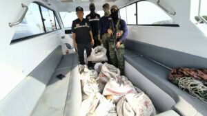 Satun Marine Police Foil Attempted Illegal Fishing: Intercepts 297kg of Cockles in Border Patrol