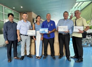 Il Rotary Club di Pattaya dona 7,000 mascherine all'ospedale cittadino di Pattaya