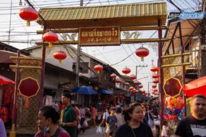 Photo Tour: Traditional Attire and Culinary Treasures Await at Chinatown Baan Chak Ngaeow Market