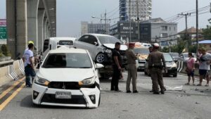 Multiple-Vehicle Crash on Rattanathibet Road in Nonthaburi Leaves Many Injured, Driver Found Intoxicated