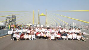 Thai Expressway Authority Hosts Luck Lock Love Campaign on Rama 9 Bridge Parallel Bridge