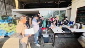 Thai Police Launch Raid on Factory Suspected of Illegally Producing Kratom-Laced Soda Beverages in Nonthaburi