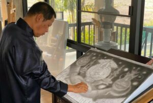Renowned Thai Artist Chalermchai Kositpipat Officially Retires on His 69th Birthday, Urges Privacy for Retirement Life