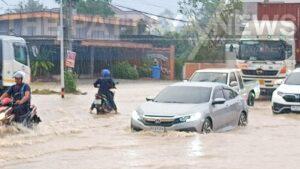 Heavy Rain Causes Terrible Flash Floods in Sri Racha, Chonburi