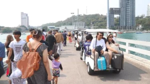 Koh Larn in Pattaya Sees Thousands of Visitors Over Past Weekend