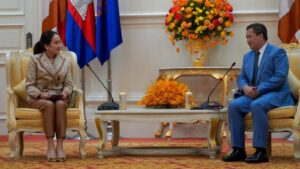 Pheu Thai Party Leader Discusses Thai-Cambodian Relations and ASEAN Tourism Cooperation During Visit to Cambodia
