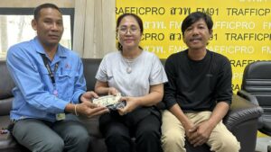 Bangkok Taxi Driver Returns Handbag with $3,310 and Passports to Burmese Owner