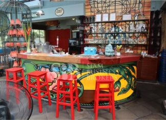 Property: Cozy Restaurant For Sale in the Phra Khanong Neighborhood