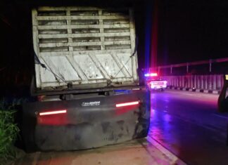 Chonburi Motorcyclist Injured in Collision with Parked 18-Wheeler, Rider Blames Lack of Light