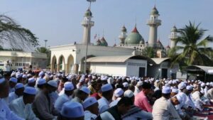 500 Pattani Muslims Gather in Outdoor Prayer, Plead for Rain Amid Drought Crisis