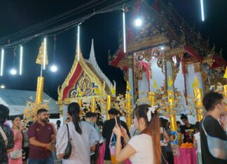 Фототур: Паттайя отмечает первый из двух религиозных праздников