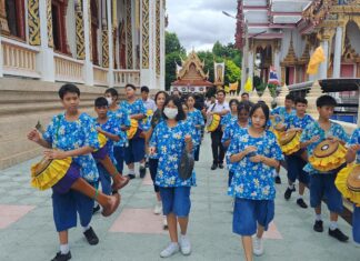 Ban Si Maharacha Municipal School in Sri Racha Marks Buddhist Holidays