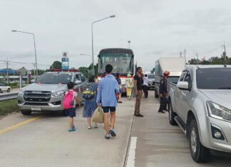Возле Паттайи китайский туристический автобус врезался в грузовик, несколько человек получили ранения