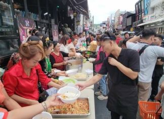 Stones House Pattaya Gives to the Needy