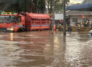 Machinery Deployed to Assist in Chiang Rai Flood-Affected Areas