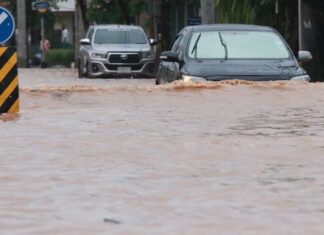 Ongoing Floods Impact 35 Provinces