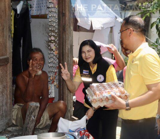 Na Jomtien Officials Distribute Relief Bags to 126 Households in Need