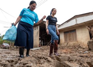 Madam Pang joins UNICEF to distribute relief supplies  for children and families affected by floods in Chiang Rai
