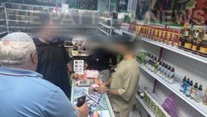 Pattaya Herb Shop Raided for Allegedly Threatening Tourists and Selling Illegal Herbal Products