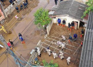 Defense Ministry Boosts Flood Clean-Up in Chiang Rai