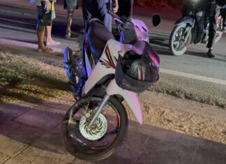 Молодая женщина-кадди для гольфа погибла, врезавшись на мотоцикле в электрический столб в Паттайе