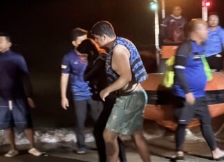 Un touriste saoudien nage pendant cinq heures jusqu'à la côte de la baie de Pattaya pour aller chercher de l'aide pour sa femme après le naufrage de son jet ski
