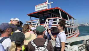 Tourists Flocked to Koh Larn for New Year Celebrations, Packed Ferries Reported