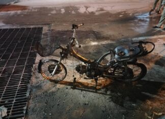 Motorcycle Catches on Fire on Na Jomtien Road After Fuel Leak