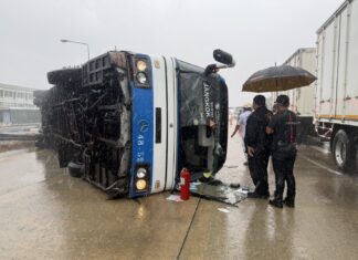 Au moins 40 personnes blessées après le renversement d'un bus en provenance de Bangkok dans la région de Pattaya lors d'orages cet après-midi