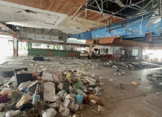 Pattaya Residents Complain About Homeless People Allegedly Occupying Abandoned Bar and Using Drugs