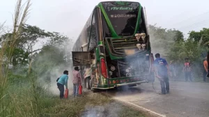 Students and Teachers Escape Unharmed After School Bus Fire in Trat