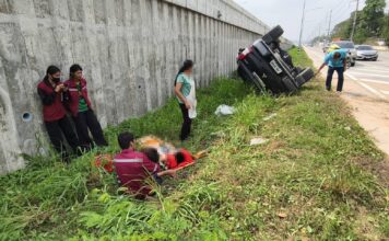 Une mère et son fils blessés dans un accident de SUV renversé sur l'autoroute 331 à Banglamung