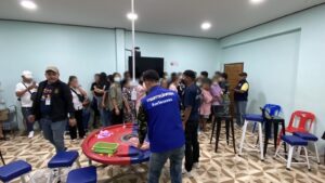 Rayong Police Raid Illegal Gambling Den, Arrest 50 Gamblers