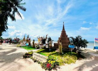 Bangsaen Wan Lai Sand Pagoda Festival Draws Crowds with Stunning Creations