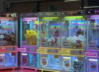 Pattaya Residents Call for Police to Crackdown on Illegal Electronic Claw Machines, Call it Gambling