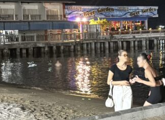 Foreign Couple Caught Having Sex in Pattaya Sea Shocks Tourists
