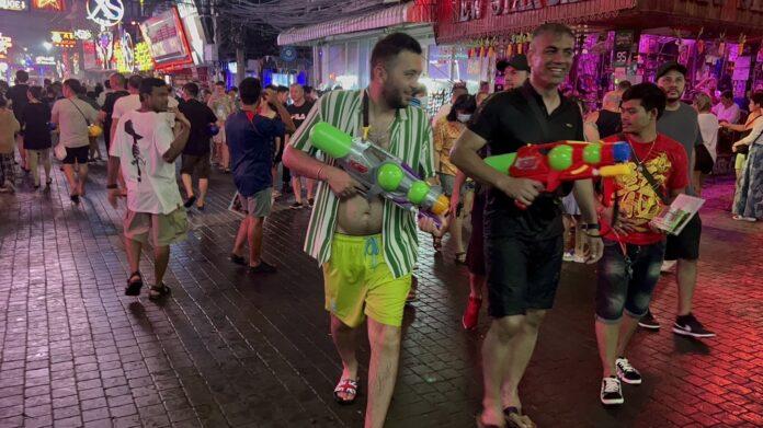 S__122044532-696x391