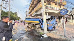Water Truck Driver Crashes Into Electric Pole in Pattaya, Blames Brake Failure
