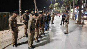 Pattaya Police Patrol Beaches to Record Personal Details of Women and Transgender Individuals Loitering in Crime Prevention Effort