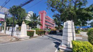 Concerns Rise Over Homeless Mans Behavior Near Schools and Government Offices in Pattaya