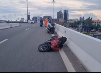 Myanmar Man Dies After Motorcycle Crashes Into Overpass Railing in Pattaya