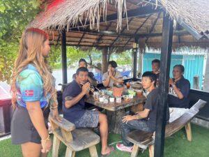 Norwegian Restaurant Owner Hosts Free Hot Pot Meal for the Needy in Thailand