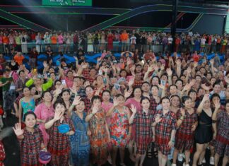 Pattaya Mayor Warmly Welcomes Over 2,400 Chinese Tourists from Health Supplement Company